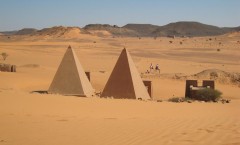 Nubian Pyramid Trip
